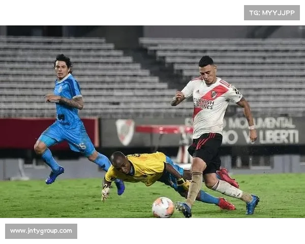 南美解放者杯河床主场轻取塔勒雷斯阿根廷豪门提前出线